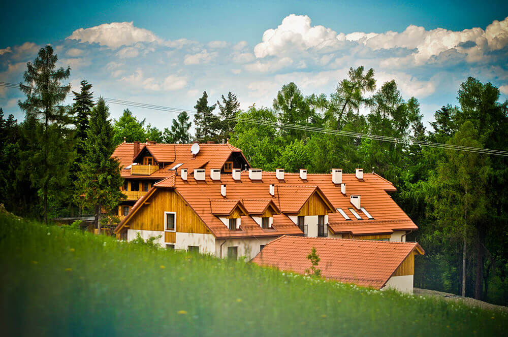 Hotel Modrzewiówka latem